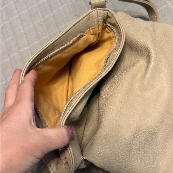 Designer Inspired Tan Crossbody purse with removable straps - Picture 4 of 6